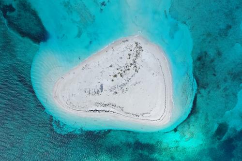 A small sandy cay near Fowl Cay, aerial view
